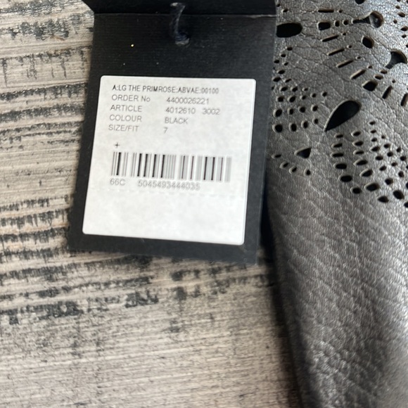 Burberry Leather Primrose gloves - Picture 11 of 17